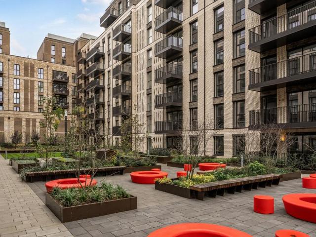 63 Riley House, 6 Headlam Avenue SW4 2 bed apartment to rent £2,825 pcm £652 pw