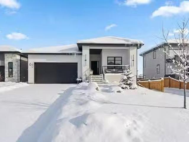 63 Siskin Bay, Winnipeg, MB, R3X 0T2 Luxury House for sale.