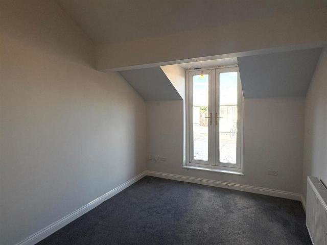 63a Chapel Street, Leigh WN7 2 bed flat to rent £595 pcm £137 pw