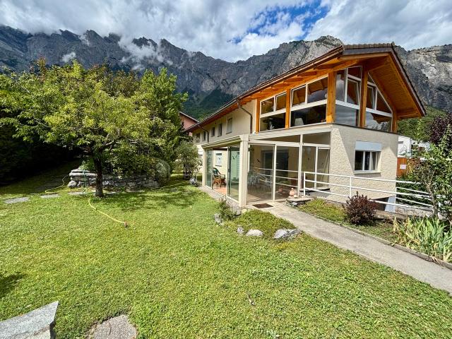 6005M. Chamoson. Grosses Charaktervolles Haus im Herzen von Chamoson