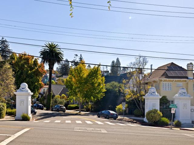 6007 Rockridge Boulevard