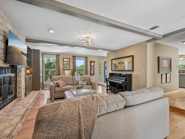 6009 Diamond Head Dr