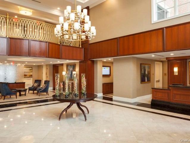 6000 Royal Court 6204