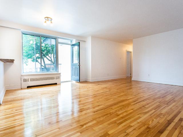6001 6101 6151 Chemin de la Côte Saint Luc 209 6001 Apartment for Rent