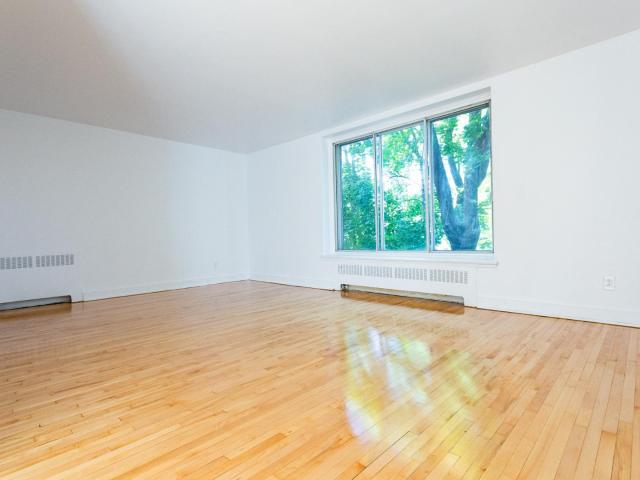 6001 6101 6151 Chemin de la Côte Saint Luc 202 6101 [object Promise] for Rent