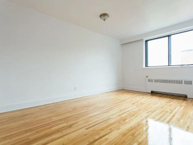 6001 6101 6151 Chemin de la Côte Saint Luc — 210 6001