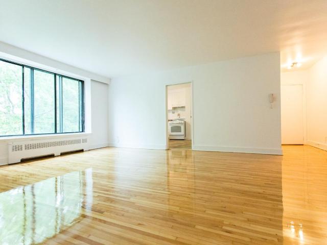 6001 6101 6151 Chemin de la Côte Saint Luc 210 6001 Apartment for Rent