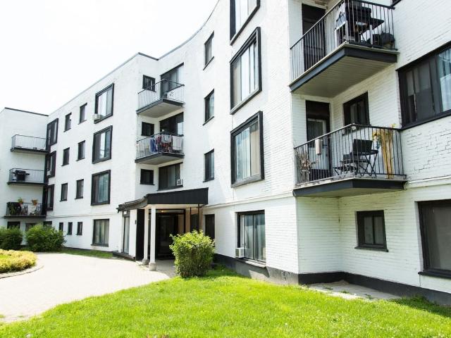 6001 6101 6151 Chemin de la Côte Saint Luc 2 Bedroom Apartment for Rent at 6001 Ch De La Côte Saint Luc, Hampstead, QC H3X 2G4