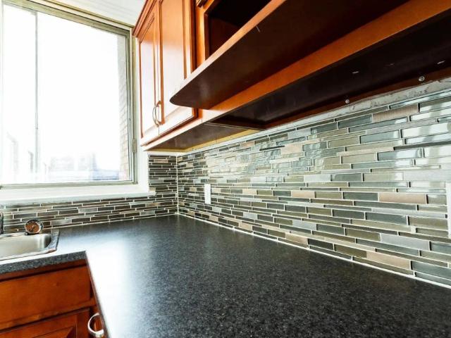 6001 6101 6151 Chemin de la Côte Saint Luc — 411 6151