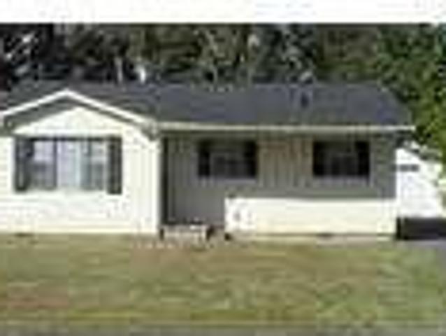 $600 / 2br 900ftÂ² 2 Bdrm 1 Bath W/ Garage $600+$600 Dep