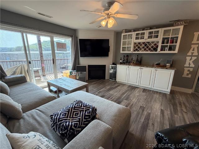 600 Clearwater Drive 1A 1B