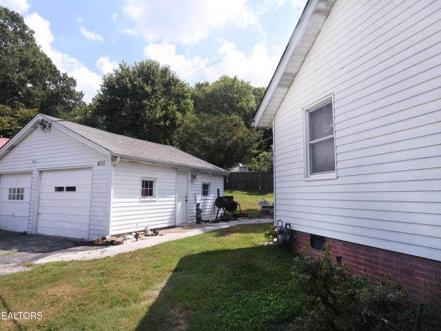 600 Glenoaks Drive