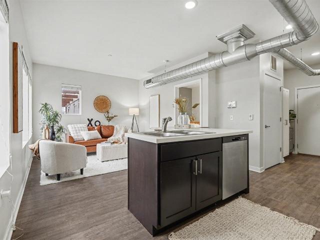 600 Douglas Street # 612A