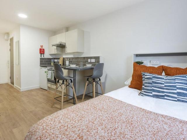 £600 incentive | Silver Studio | Foundry Coutyard