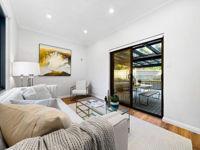 600 meters walking to Train Station 5 Bedroom Fully renovated house