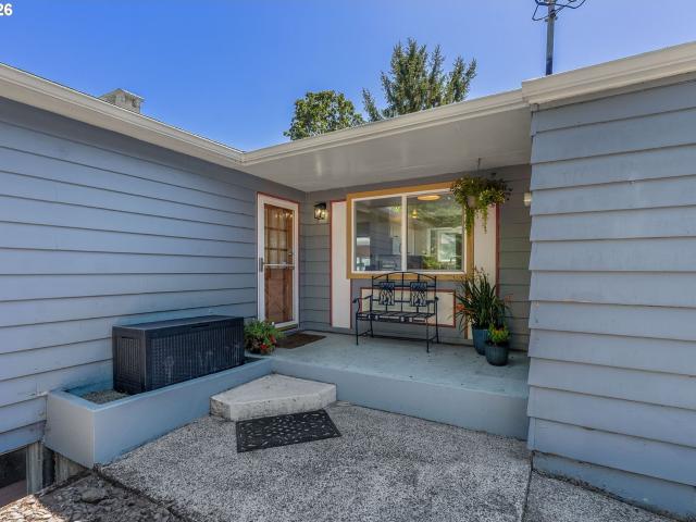 600 nw gropper rd