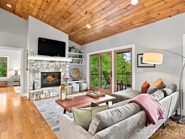 600 Tanglewood Lane