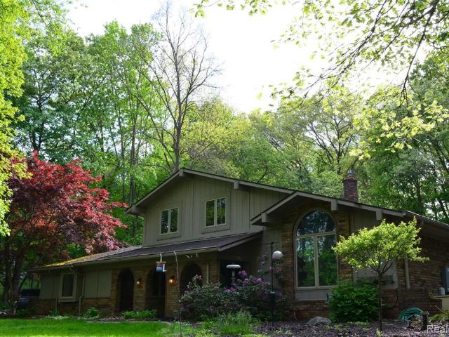 6015 Sundance Trail