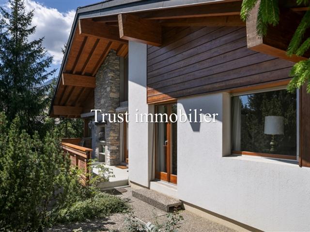 6017. Charmantes Chalet umgeben von viel Grün