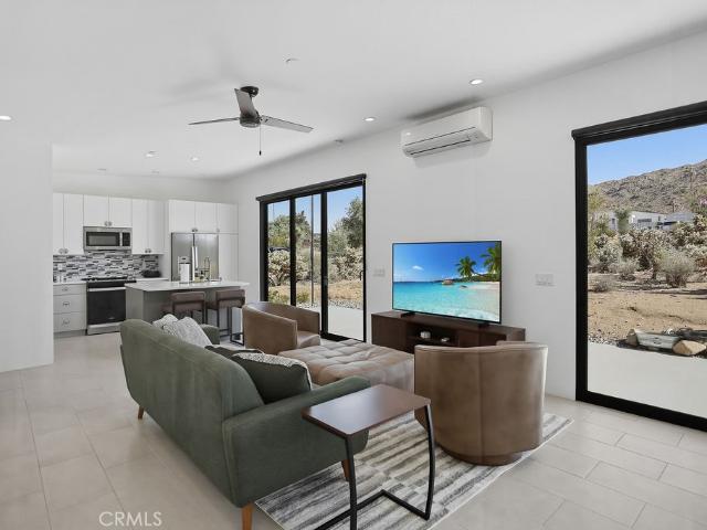 60194 La Mirada Trail