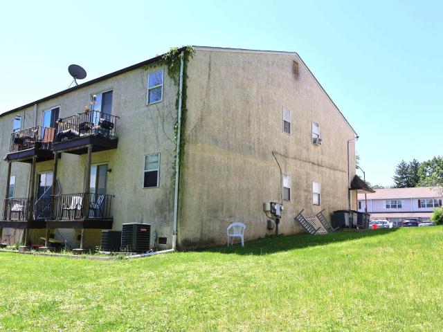 601 Country Lane