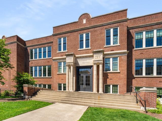 601 Madison St # 210
