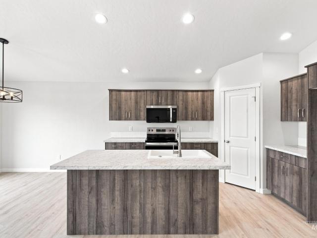 601 Rosemary Ave