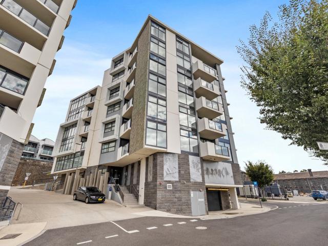 602/4 Moonering Dr, Coburg