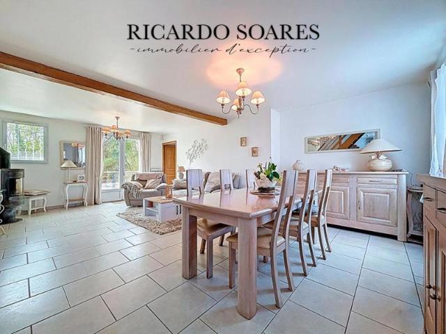 60290 MONCHY SAINT ELOI MAISON FAMILIALE 164m2 au sol / 4 ou 5 CHAMBRES / 2 GARAGES / JARDIN