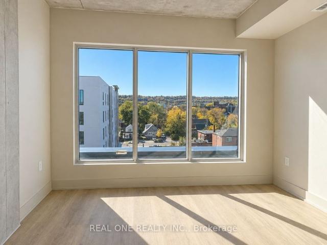 602 810 King Street W, Hamilton