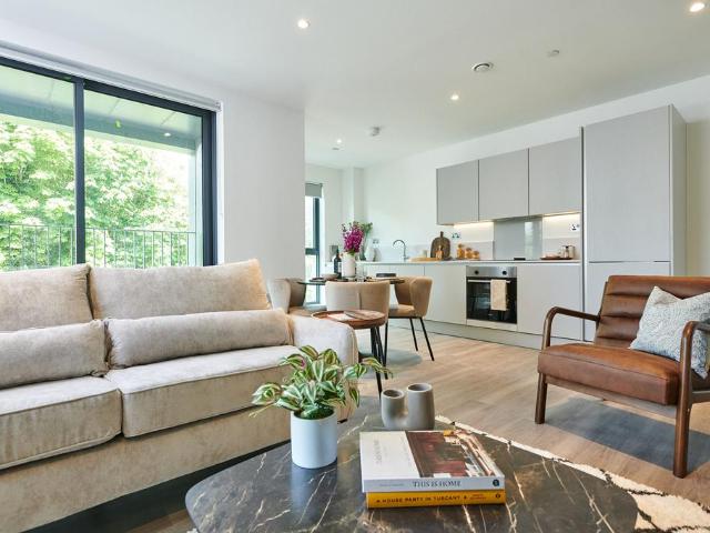 602 Assay Apartments, Station View GU1 2 bed apartment to rent £2,475 pcm £571 pw