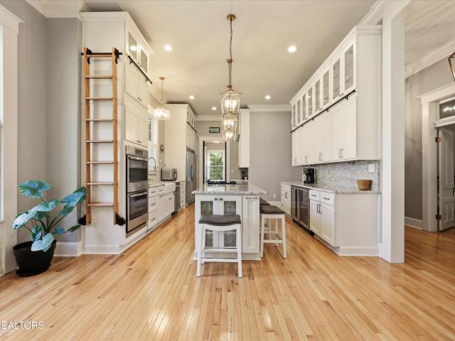 602 Mayes Ave