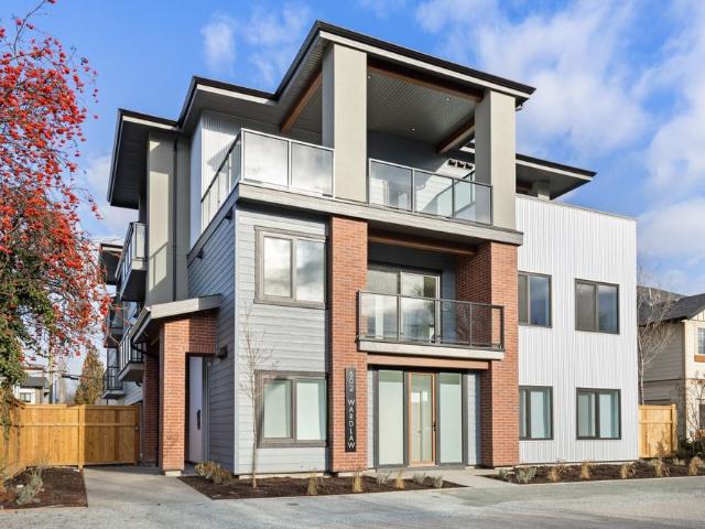 602 Wardlaw 1 bed+den 2 bath
