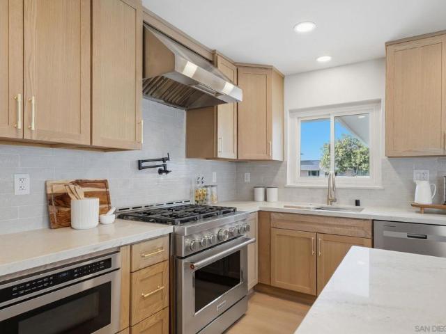 6034 Del Cerro Blvd