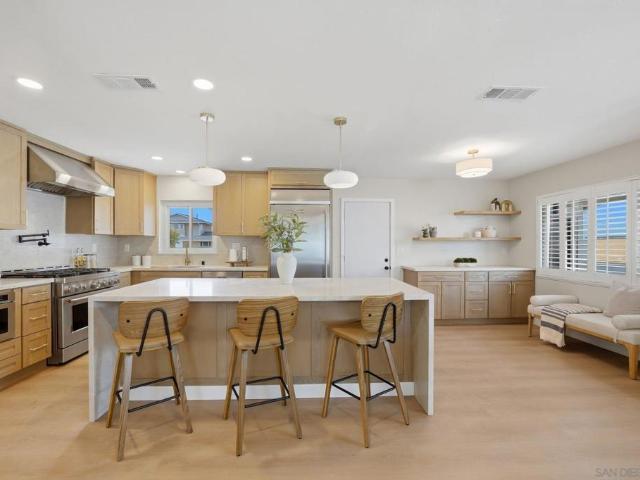 6034 Del Cerro Blvd