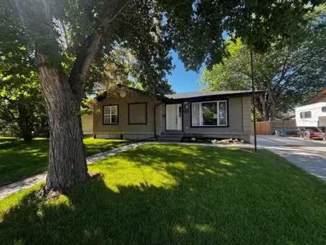 6031 Lacombe Way Sw, Calgary, AB, T3E 5T4 house for sale Li.