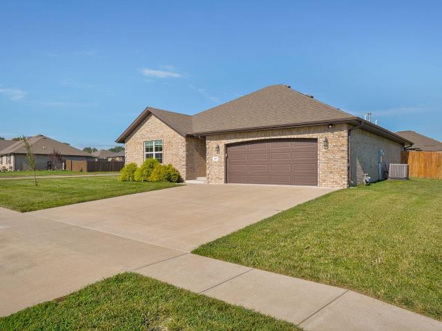 6033 S Iris Lane
