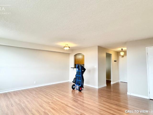 603 18 Holborn Ct, Kitchener, Ontario N2A 4A1 SPACIOUS 2 BEDROOM CONDOMINIUM WITH MODERN STYLE AND COMFORT [object Promise] for Rent