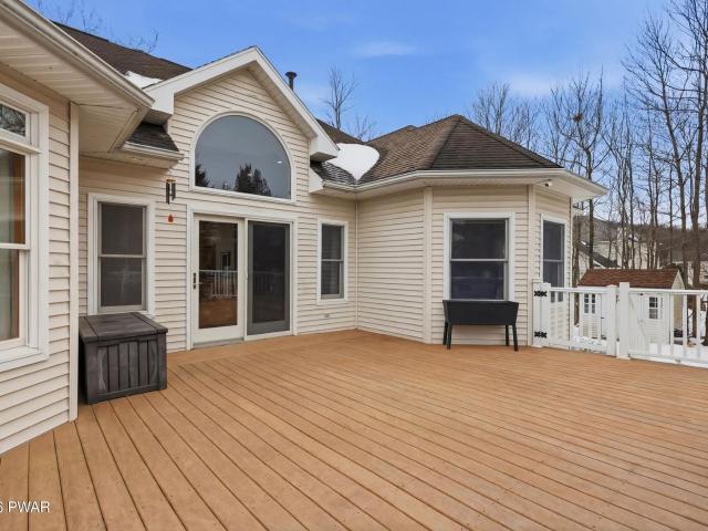603 Clover Ln, Moscow, PA