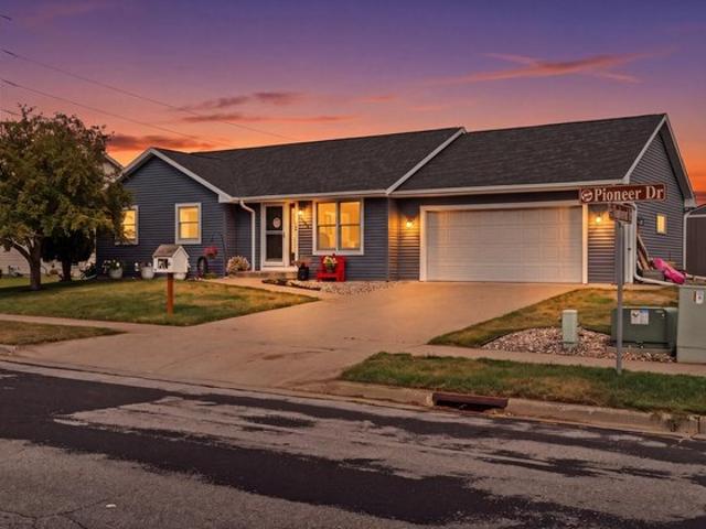 603 Pioneer Dr, Holmen, WI 54636