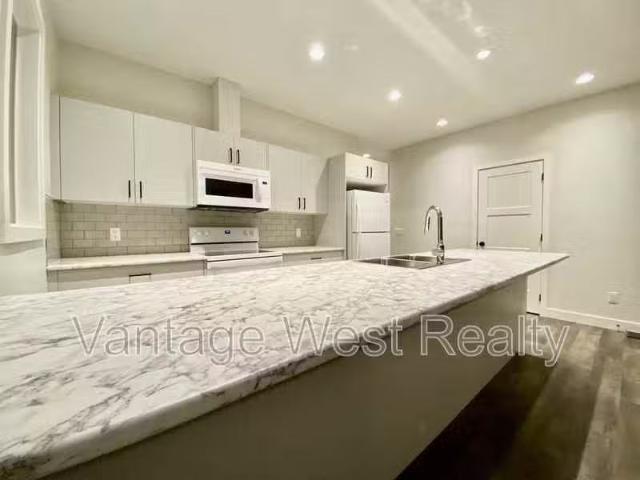 60489493 700 Dehart Ave