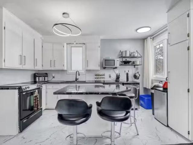 60406259 112 Vivian Ave