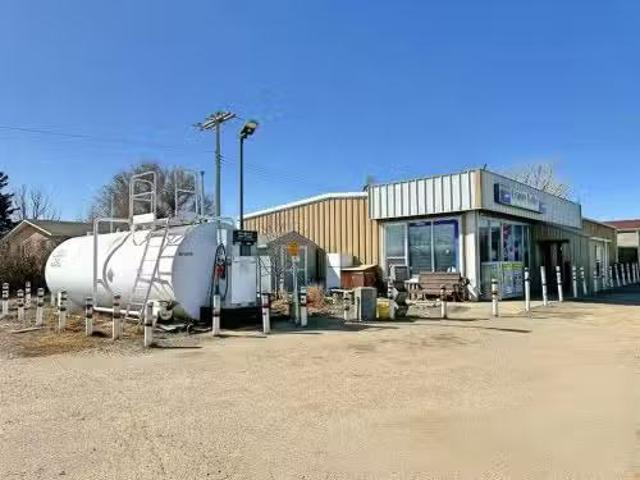 604 1 Street South, Grassy Lake, AB, T0K 0Z0 commercial for.