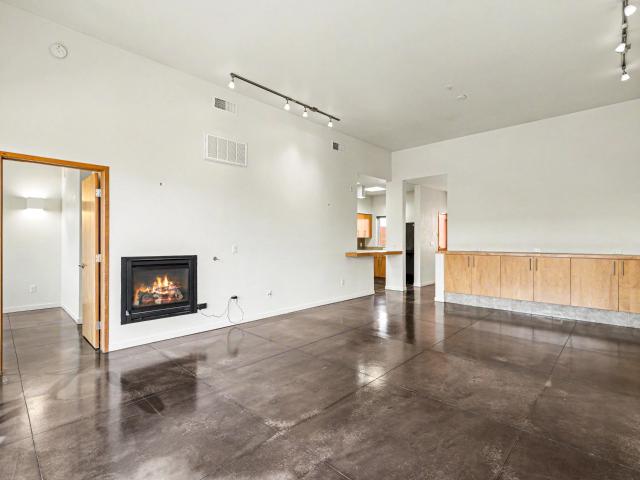 604 Avenida Villa Hermosa 208