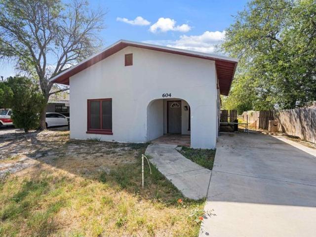 604 W 2nd St, Del Rio, TX 78840