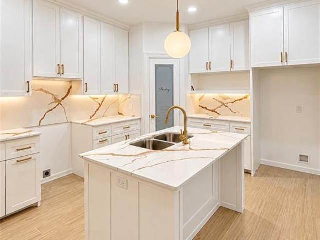 604 W La Quinta Drive