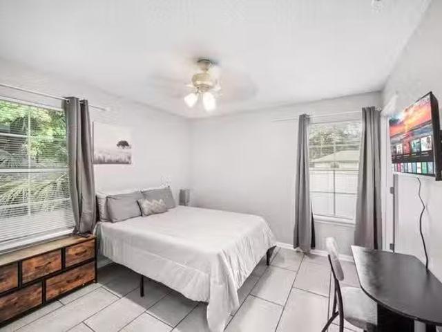 #60560: Room in 5 Bed 2 Bath