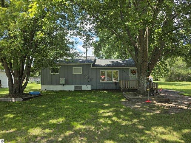 6053 NW Mill St, Riverdale, MI 48877