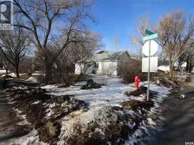 605 3Rd Street W, Shaunavon, SK, S0N 2M0 vacant land for sal.