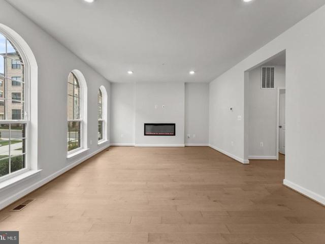 605 Catamaran Way
